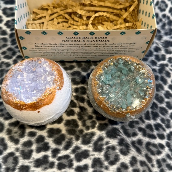 Kevia Style Crystal Geode Amethyst Bath Bomb Set - Blue Gold Purple (2) NIB - Picture 5 of 9
